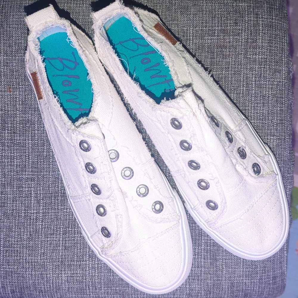 Size 10 White Blowfish Shoes